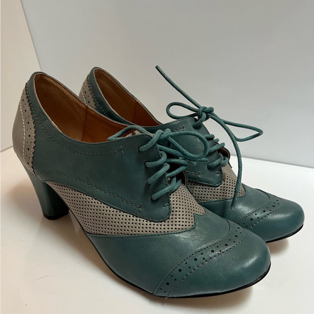 Chelsea Crew teal and grey lace up heeled shoes  40w